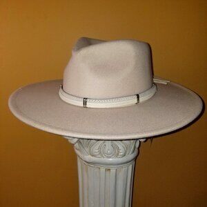 FASHIONABLY FALL CREAM HAT